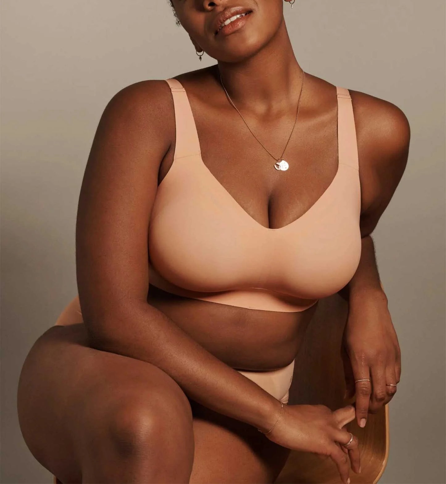 Beyond Bra, Evelyn Bobbie